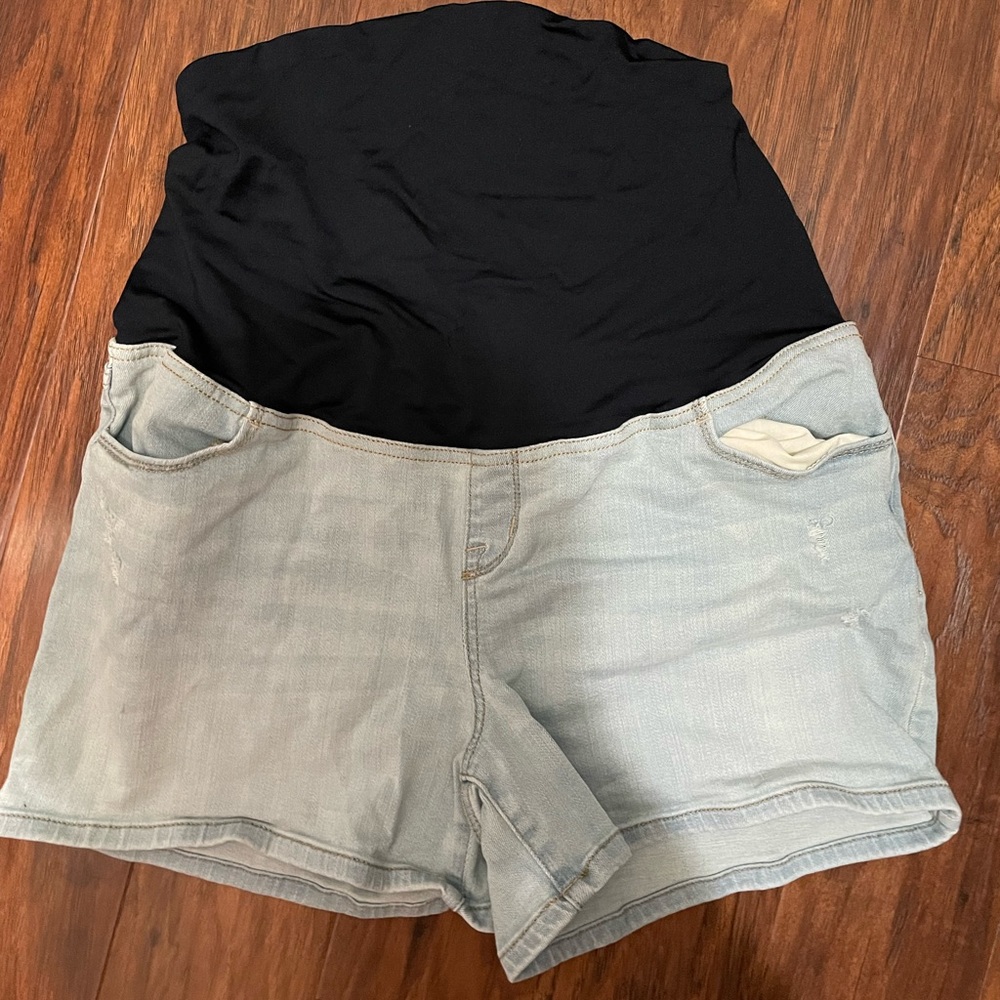 Light wash maternity denim shorts